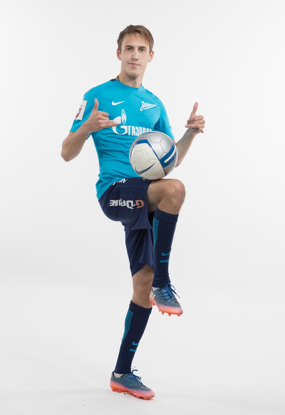 Фотосессия игроков молодежного состава ФК «Зенит» в новой игровой форме Nike сезона 2017/18