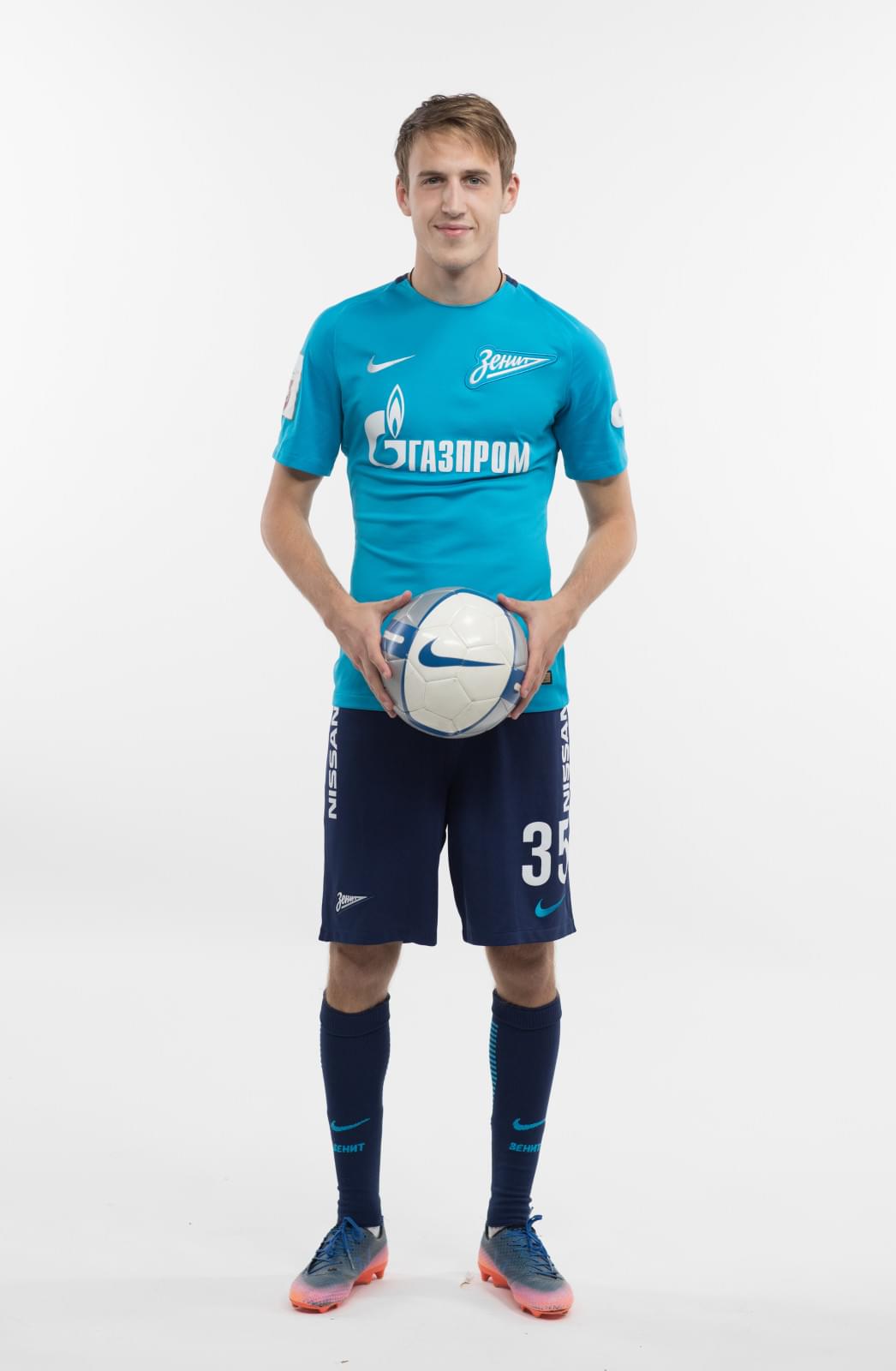 Фотосессия игроков молодежного состава ФК «Зенит» в новой игровой форме Nike сезона 2017/18