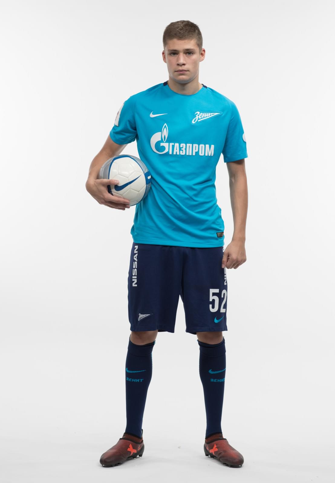 Фотосессия игроков молодежного состава ФК «Зенит» в новой игровой форме Nike сезона 2017/18