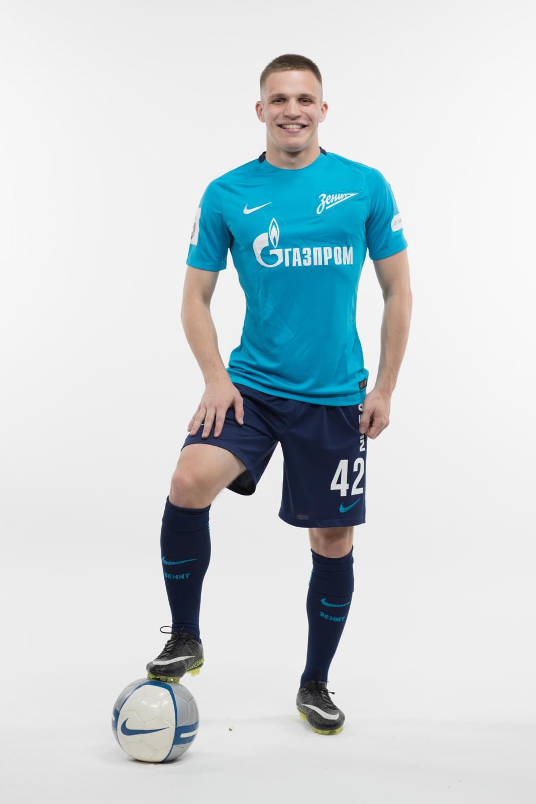 Фотосессия игроков молодежного состава ФК «Зенит» в новой игровой форме Nike сезона 2017/18