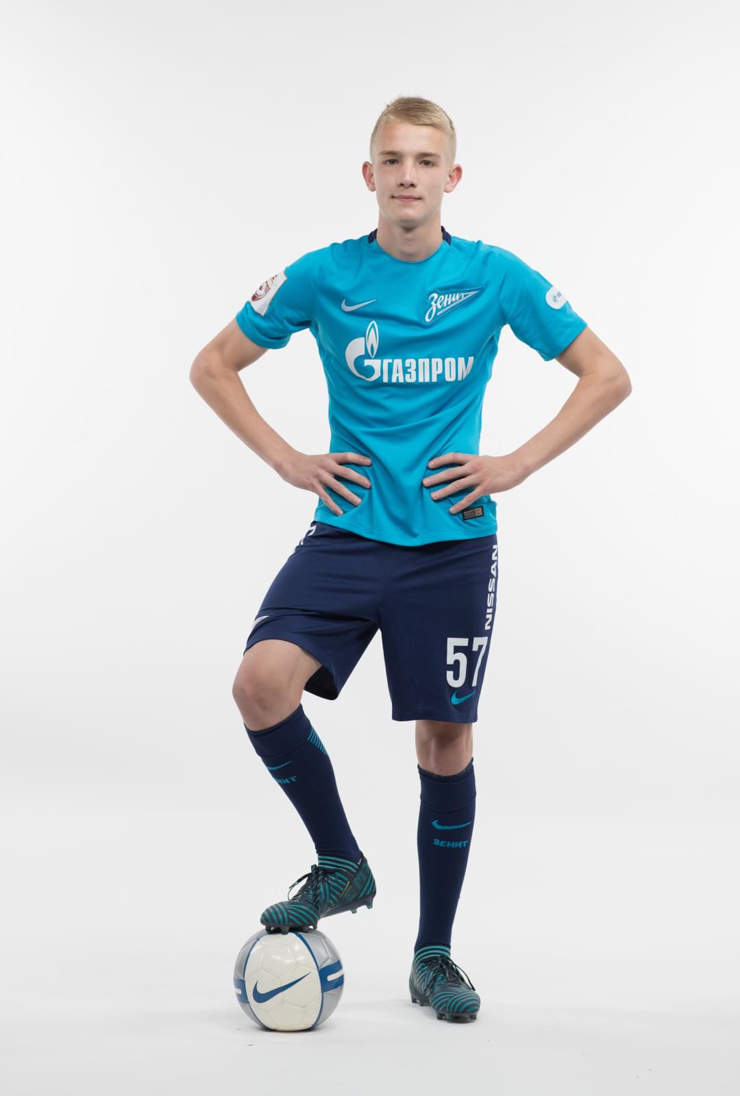Фотосессия игроков молодежного состава ФК «Зенит» в новой игровой форме Nike сезона 2017/18