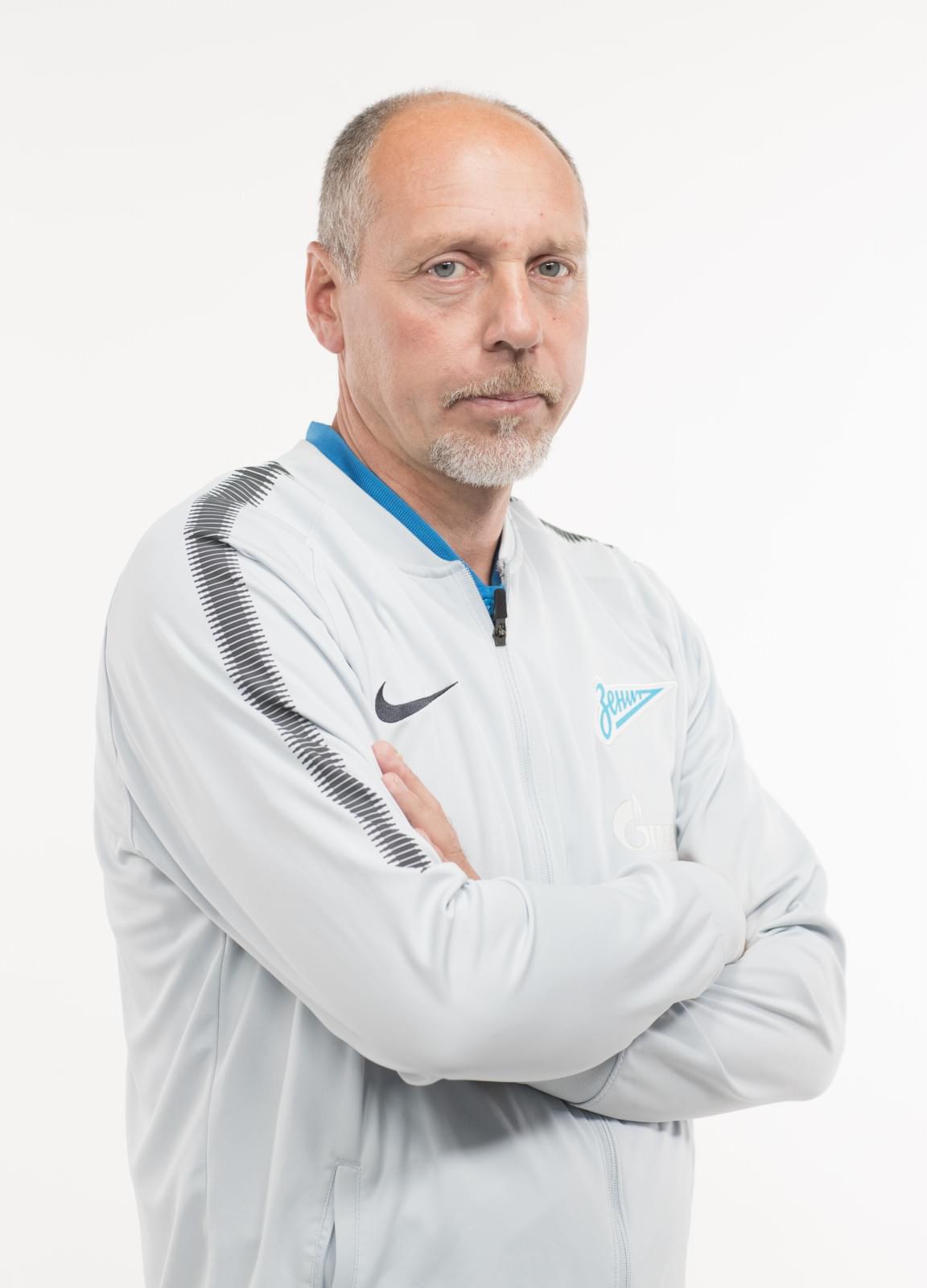 Фотосессия игроков молодежного состава ФК «Зенит» в новой игровой форме Nike сезона 2017/18