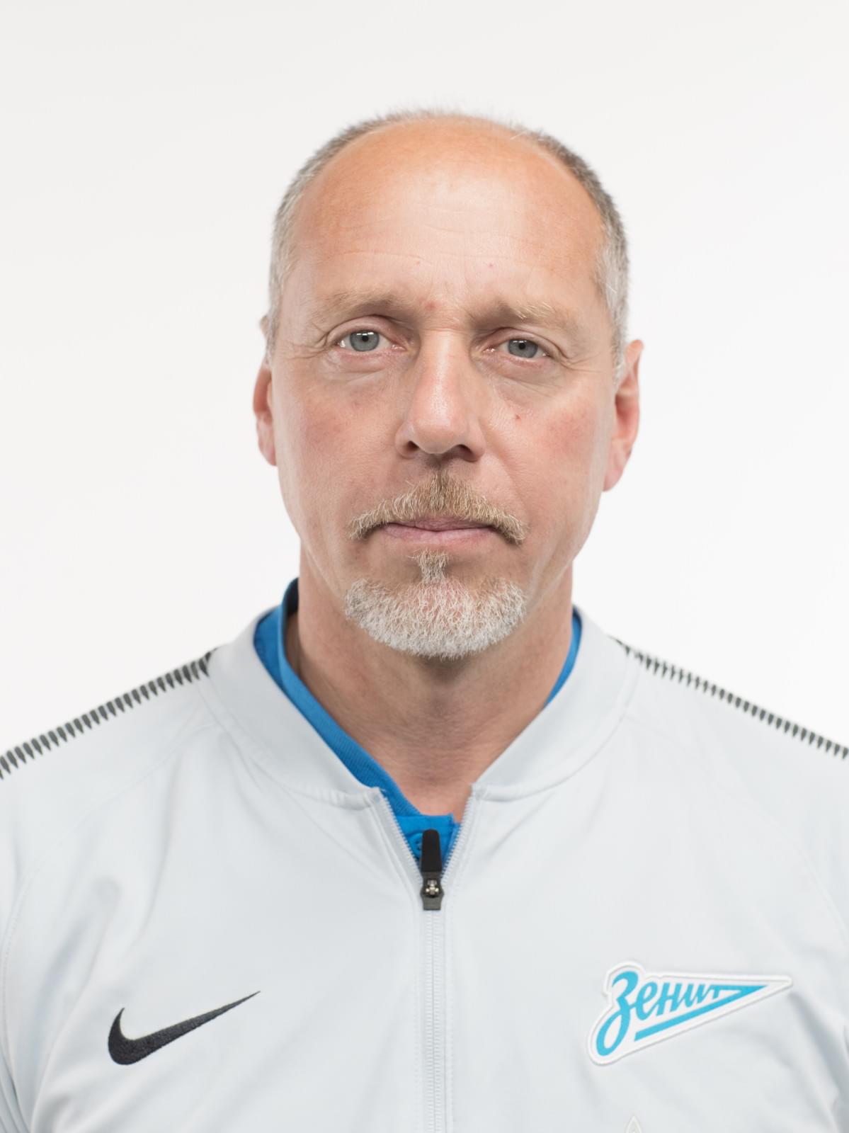 Фотосессия игроков молодежного состава ФК «Зенит» в новой игровой форме Nike сезона 2017/18