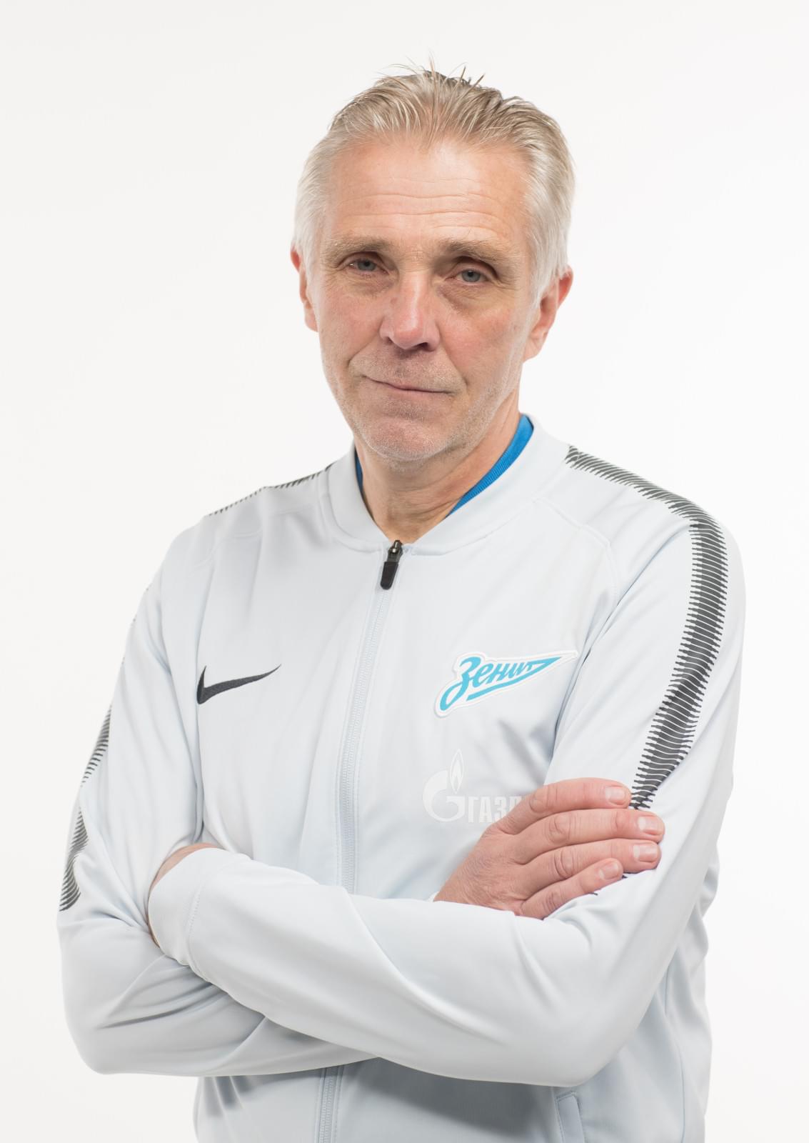 Фотосессия игроков молодежного состава ФК «Зенит» в новой игровой форме Nike сезона 2017/18