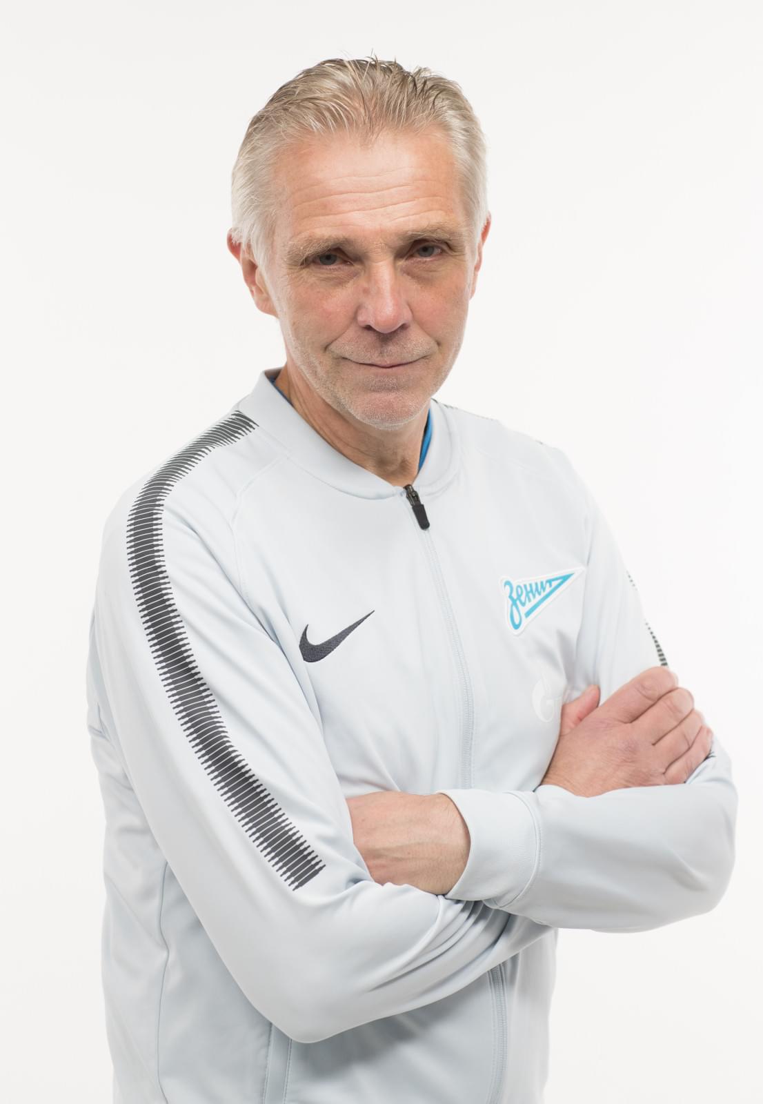 Фотосессия игроков молодежного состава ФК «Зенит» в новой игровой форме Nike сезона 2017/18