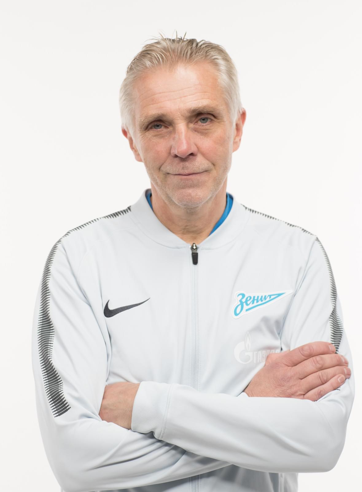 Фотосессия игроков молодежного состава ФК «Зенит» в новой игровой форме Nike сезона 2017/18