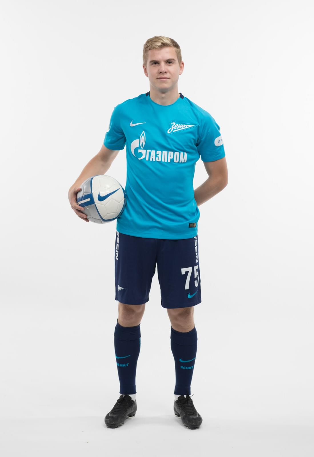 Фотосессия игроков молодежного состава ФК «Зенит» в новой игровой форме Nike сезона 2017/18