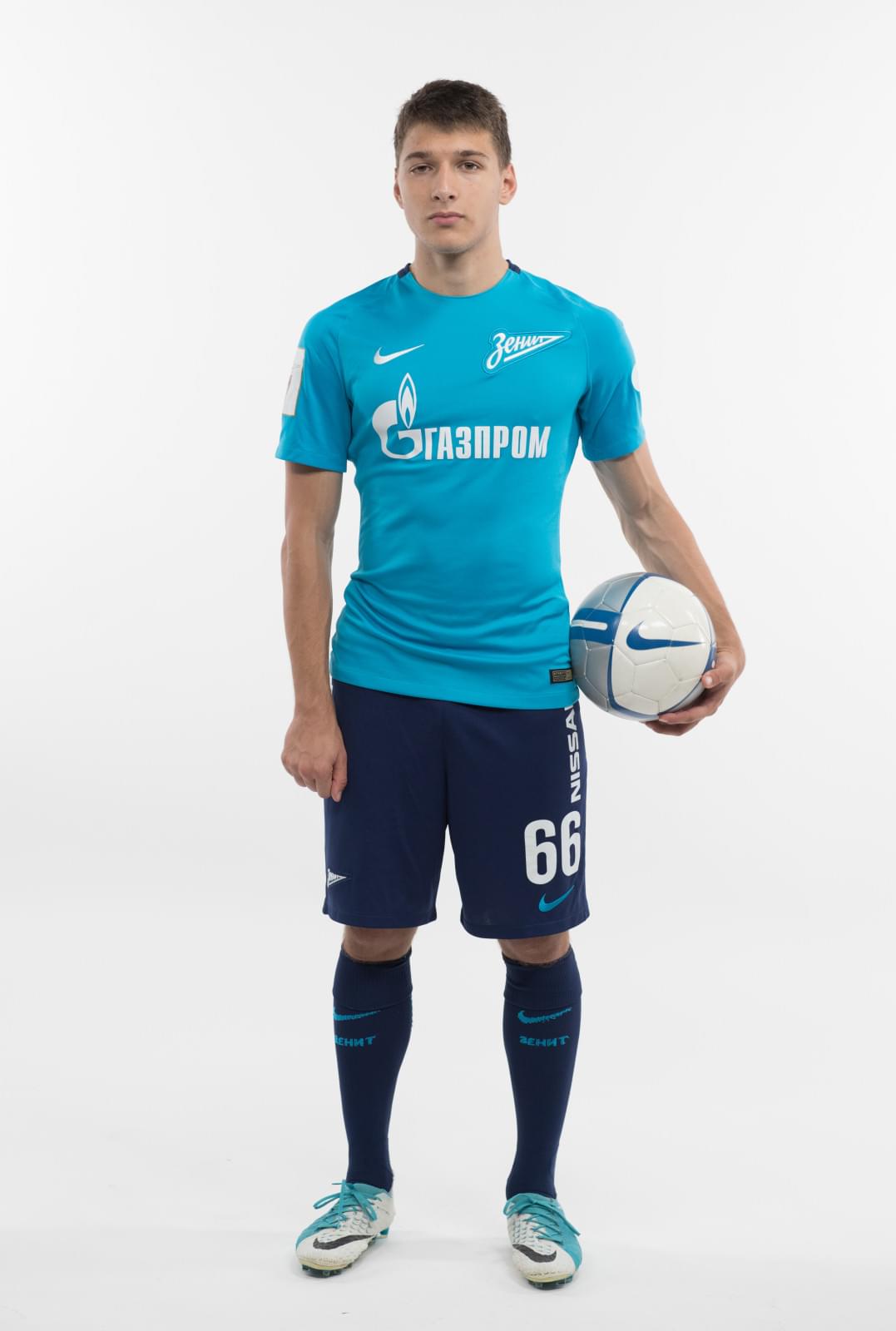 Фотосессия игроков молодежного состава ФК «Зенит» в новой игровой форме Nike сезона 2017/18