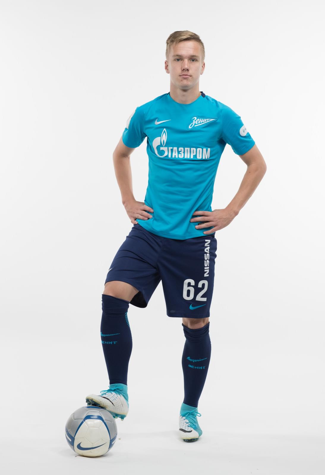 Фотосессия игроков молодежного состава ФК «Зенит» в новой игровой форме Nike сезона 2017/18