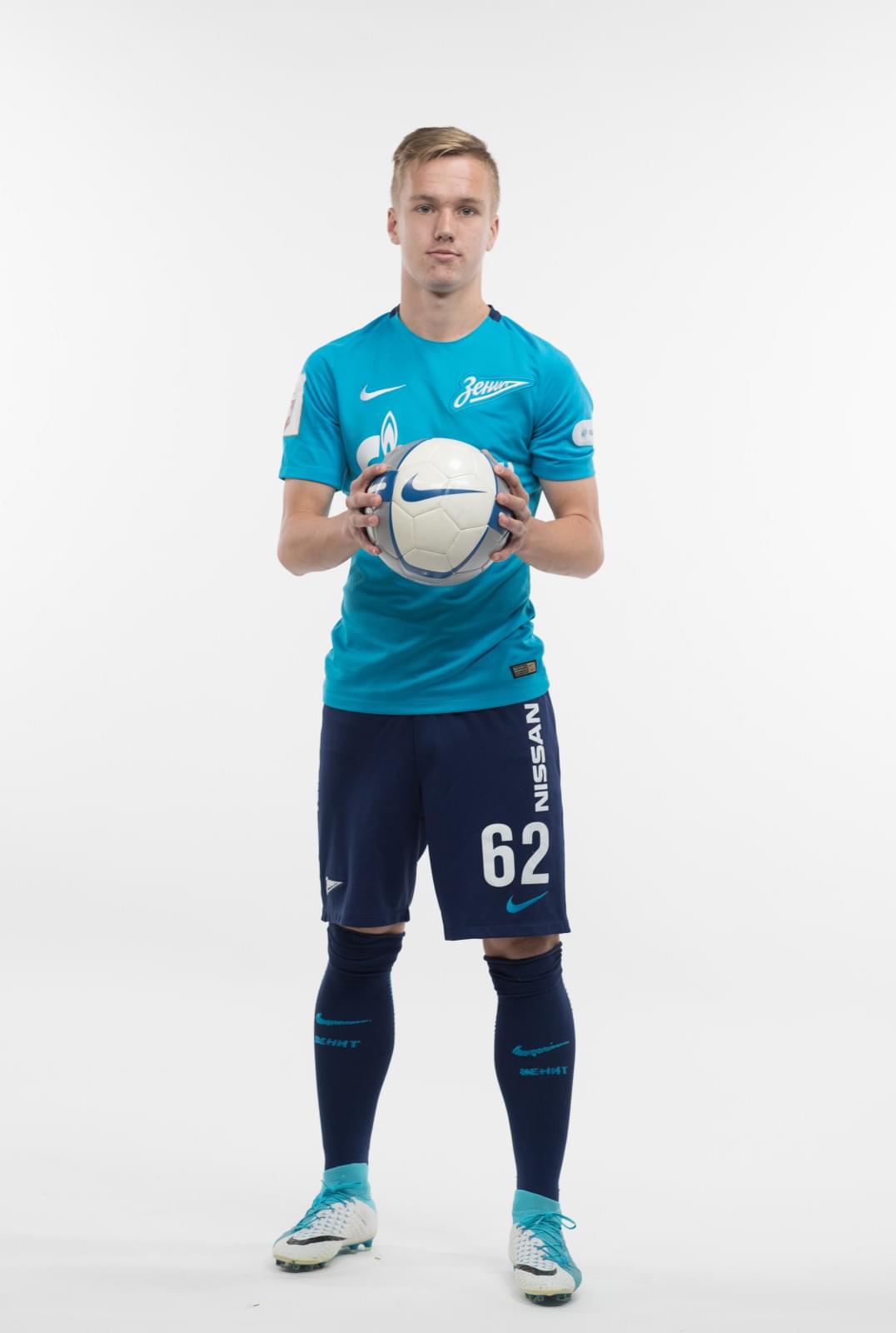 Фотосессия игроков молодежного состава ФК «Зенит» в новой игровой форме Nike сезона 2017/18