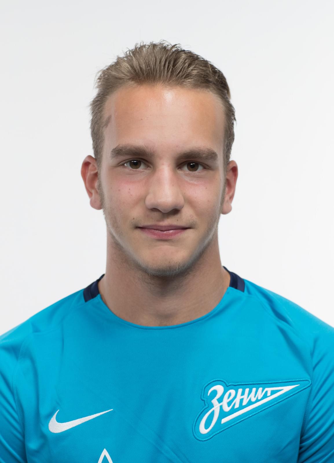 Фотосессия игроков молодежного состава ФК «Зенит» в новой игровой форме Nike сезона 2017/18