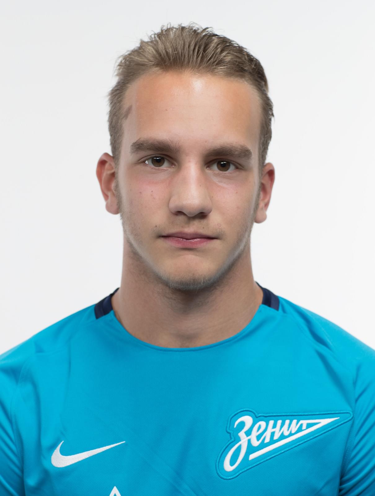 Фотосессия игроков молодежного состава ФК «Зенит» в новой игровой форме Nike сезона 2017/18