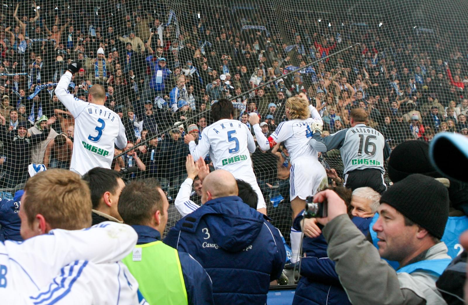 Празднование чемпионства «Зенита» на стадионе «Сатурн»