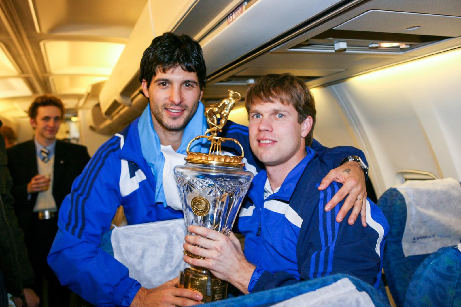 Празднование чемпионства «Зенита» в самолете.