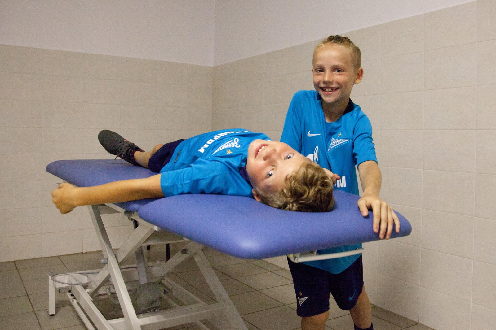 Академия ФК «Зенит» на экскурсии на стадионе «Петровский»