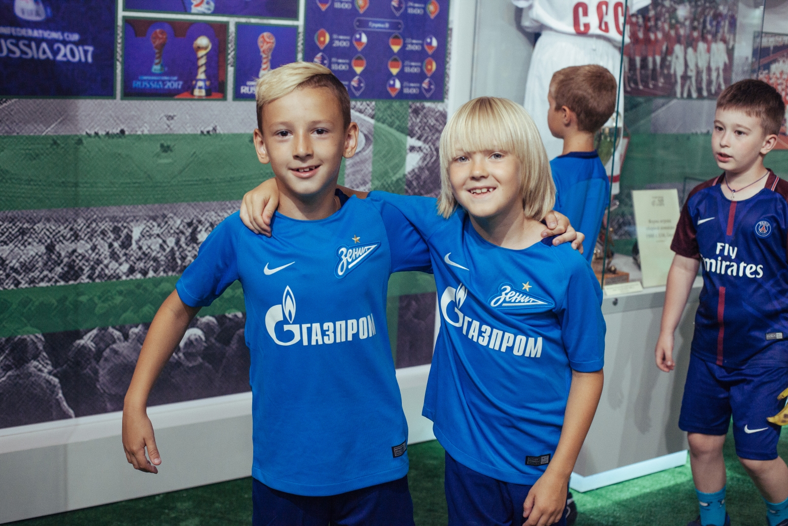 Воспитанники детского лагеря Академии ФК «Зенит» на выставке «История отечественного футбола»