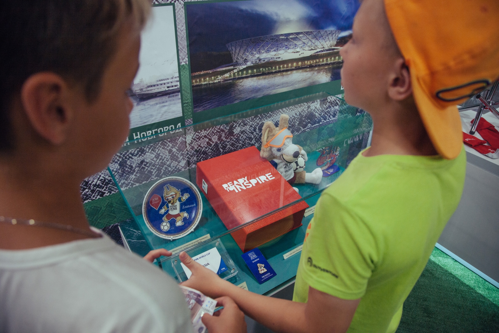 Воспитанники детского лагеря Академии ФК «Зенит» на выставке «История отечественного футбола»