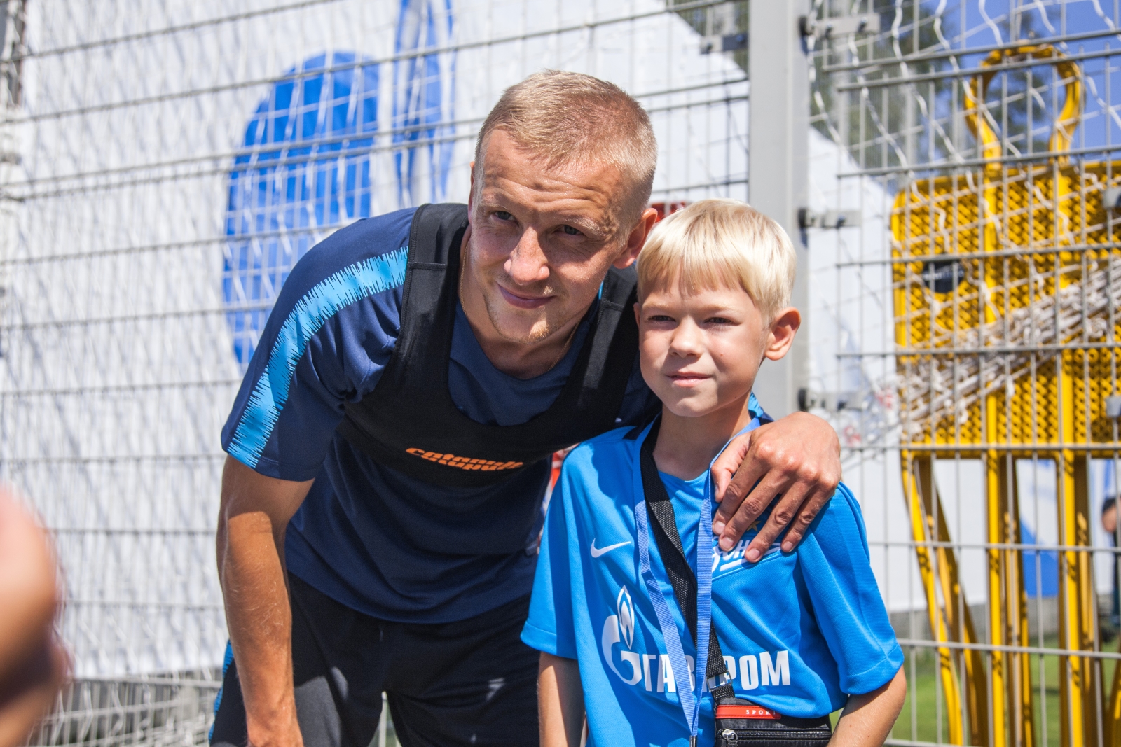 Дети из тренировочного лагеря Академии ФК «Зенит» на тренировке в Удельном парке