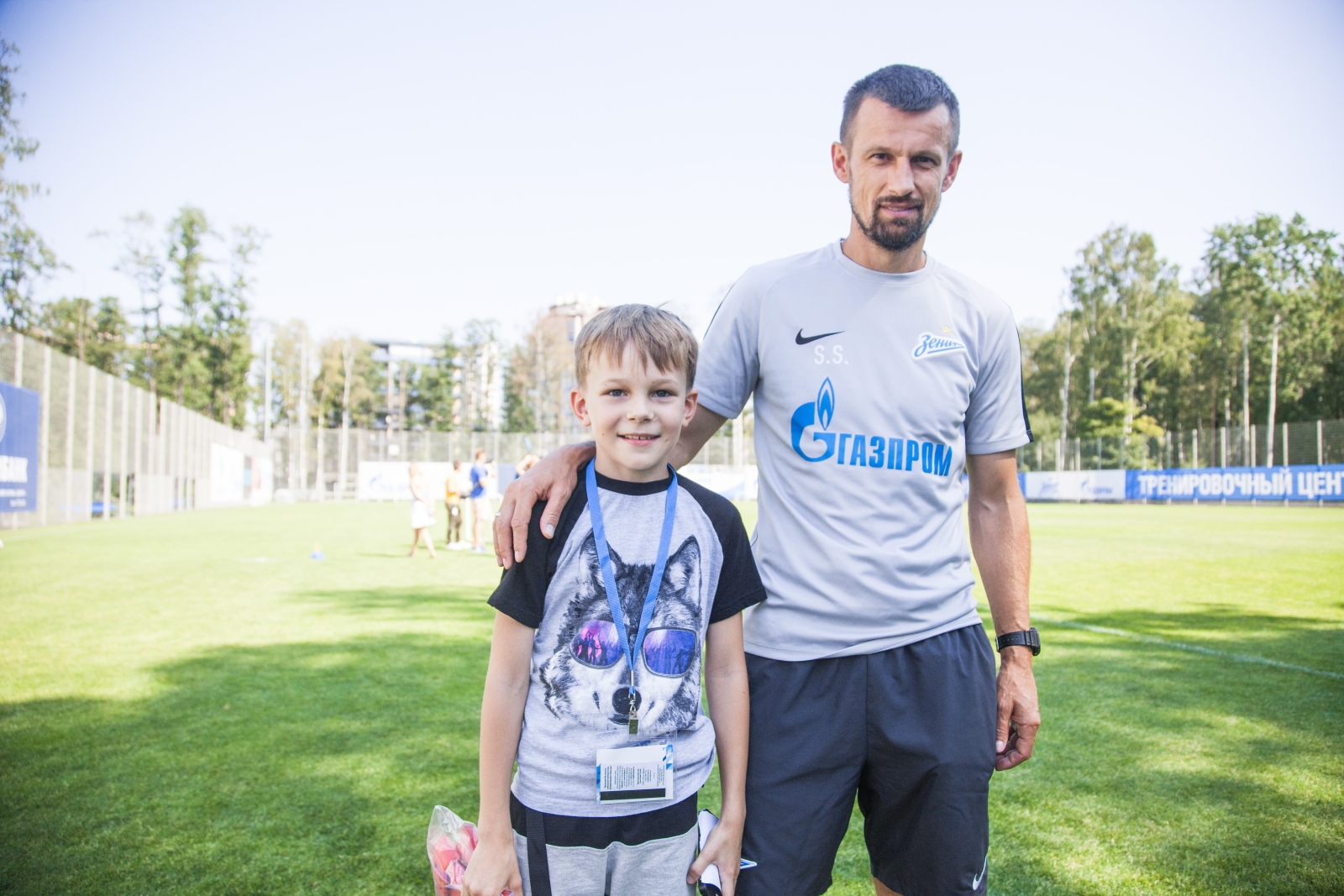 Дети из тренировочного лагеря Академии ФК «Зенит» на тренировке в Удельном парке