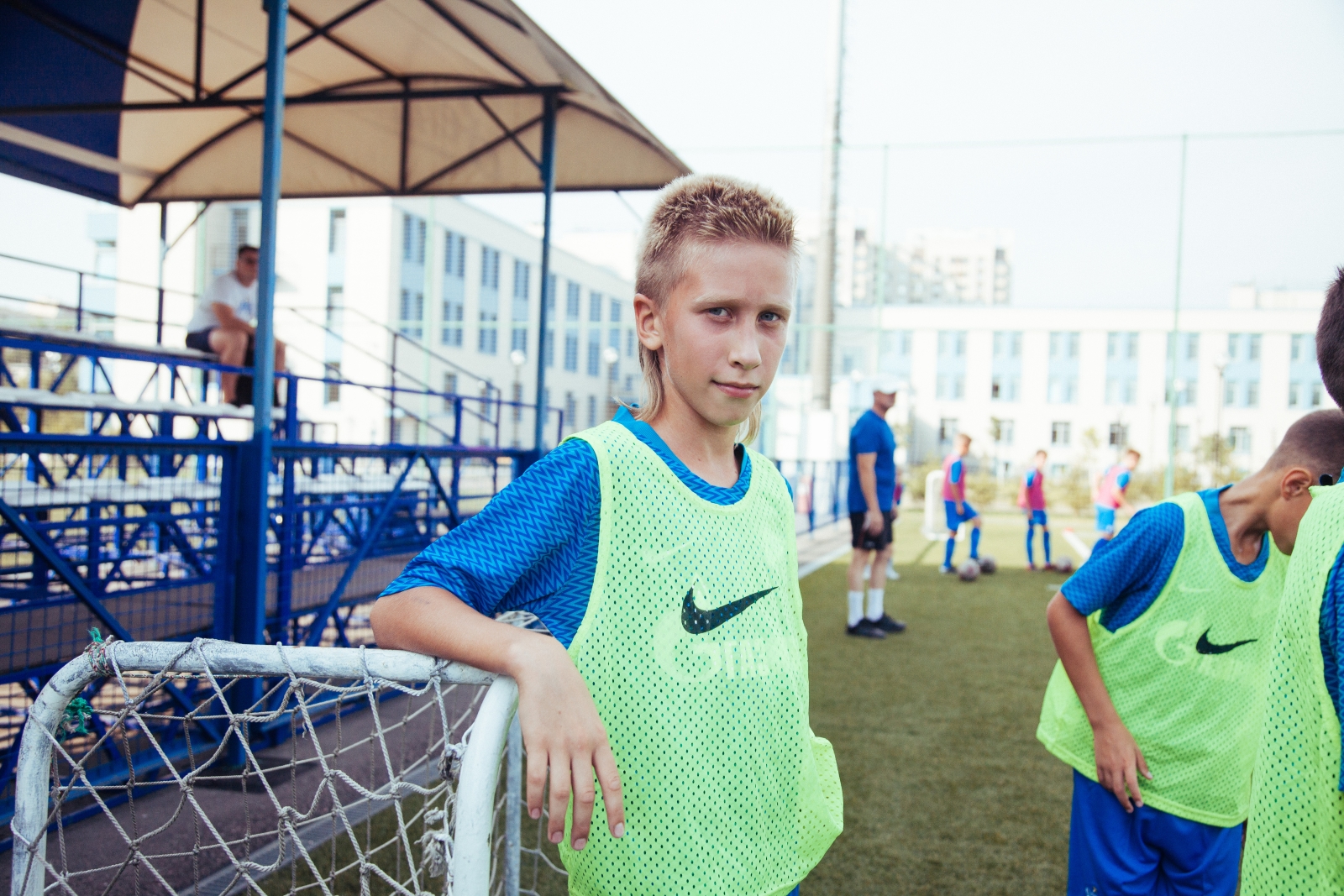 Большой фестиваль футбола: первое занятие участников тренировочного лагеря