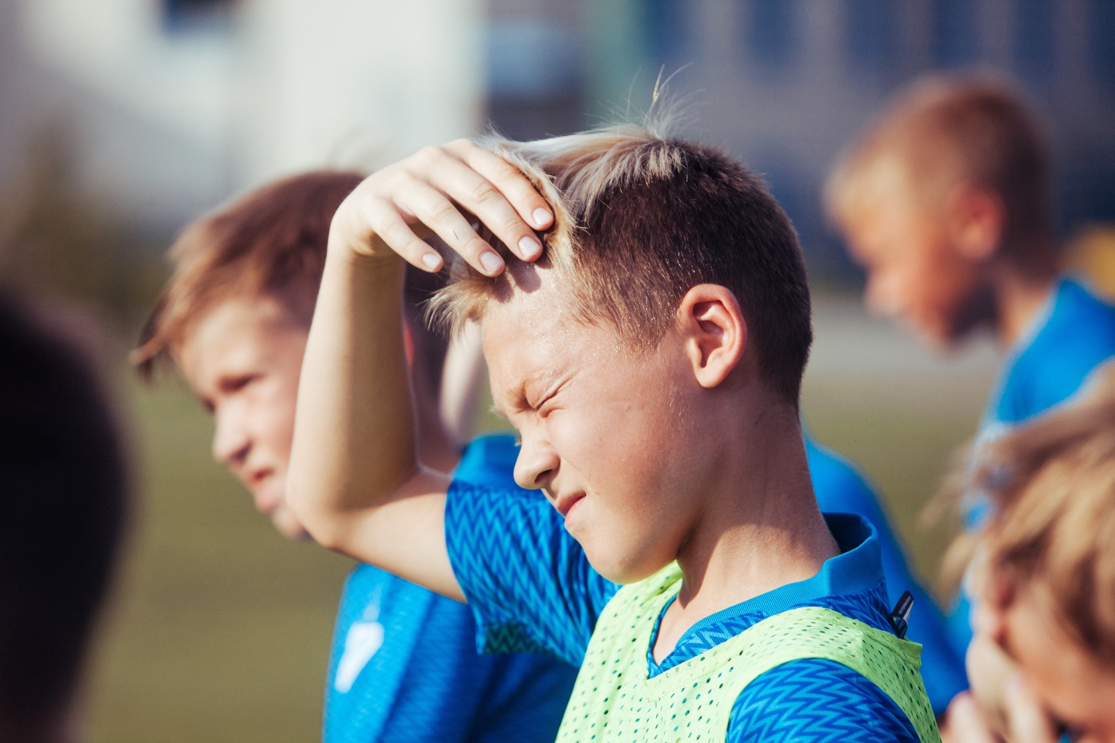 Большой фестиваль футбола: первое занятие участников тренировочного лагеря