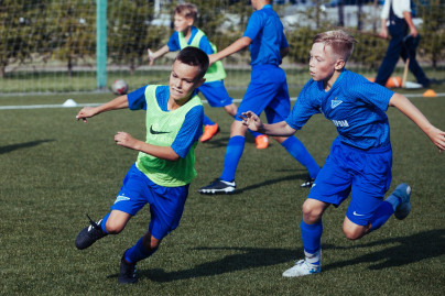 Большой фестиваль футбола: первое занятие участников тренировочного лагеря