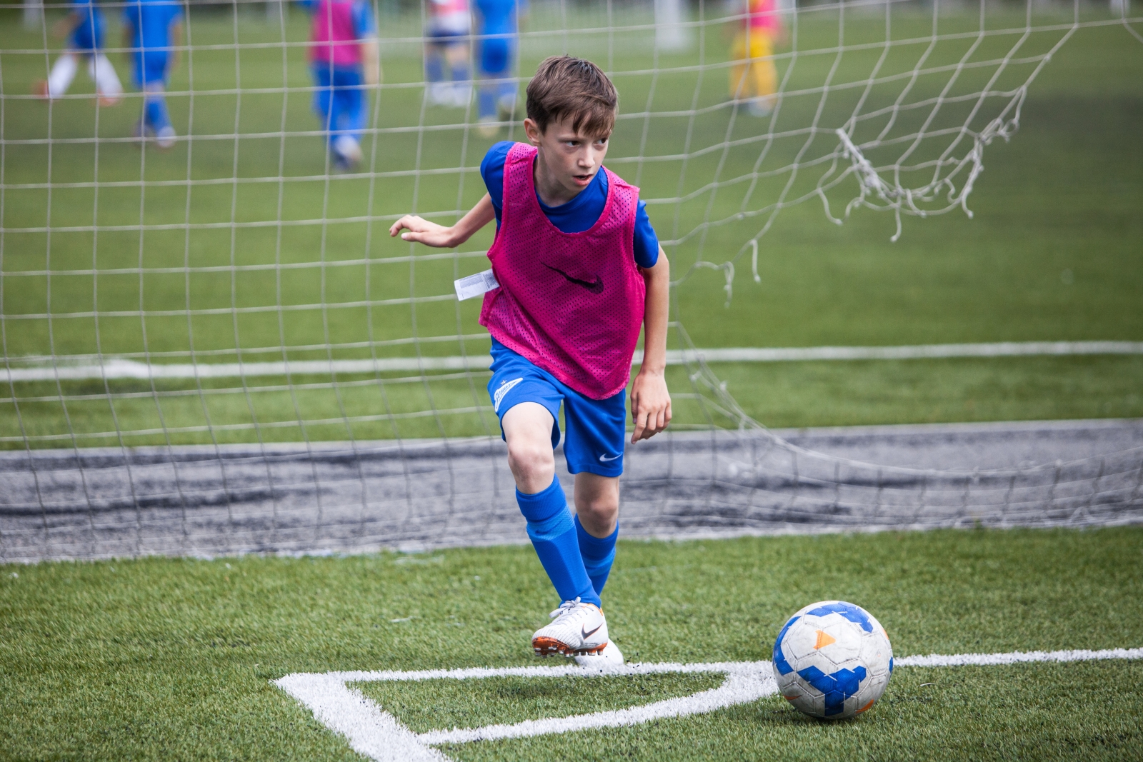 «Большой фестиваль футбола»: тренировка детей из тренировочного лагеря Академии