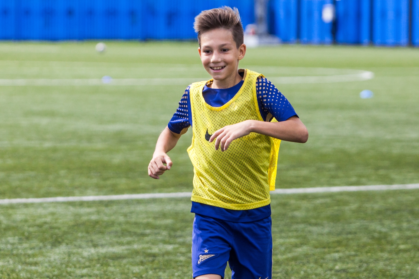 «Большой фестиваль футбола»: тренировка детей из тренировочного лагеря Академии