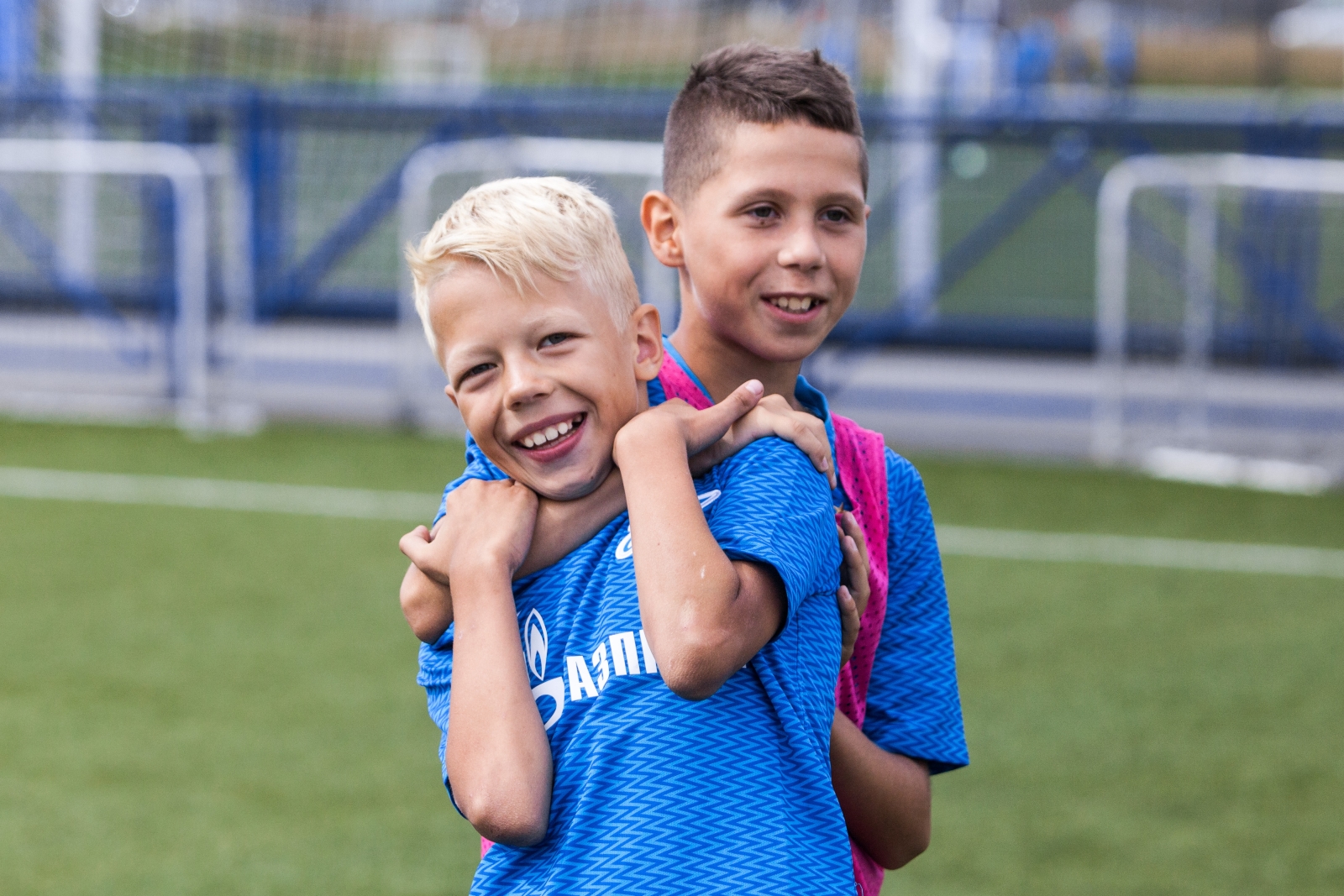 «Большой фестиваль футбола»: тренировка детей из тренировочного лагеря Академии