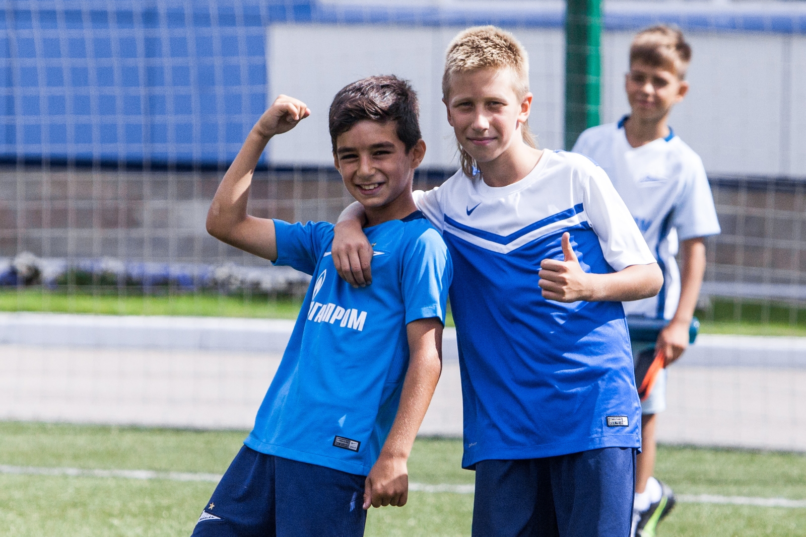 «Большой фестиваль футбола»: тренировка детей из тренировочного лагеря Академии