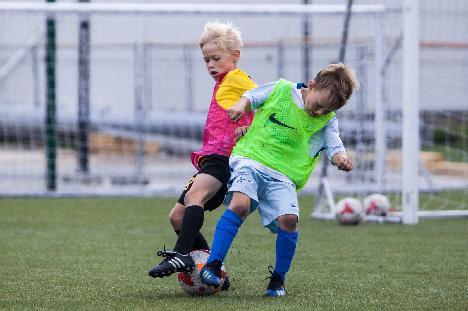 «Большой фестиваль футбола»: тренировка детей из тренировочного лагеря Академии
