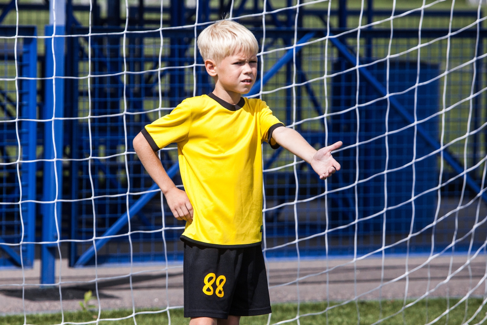 «Большой фестиваль футбола»: тренировка детей из тренировочного лагеря Академии