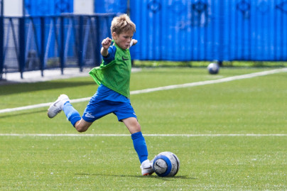 «Большой фестиваль футбола»: тренировка детей из тренировочного лагеря Академии