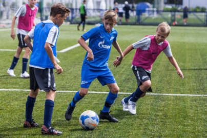 «Большой фестиваль футбола»: тренировка детей из тренировочного лагеря Академии
