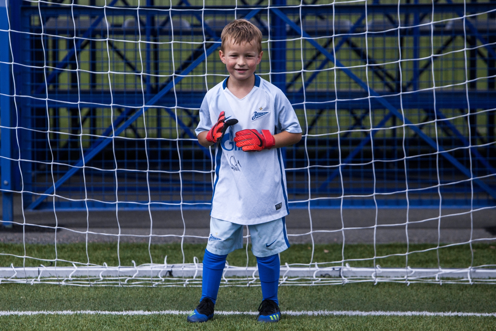 «Большой фестиваль футбола»: тренировка детей из тренировочного лагеря Академии