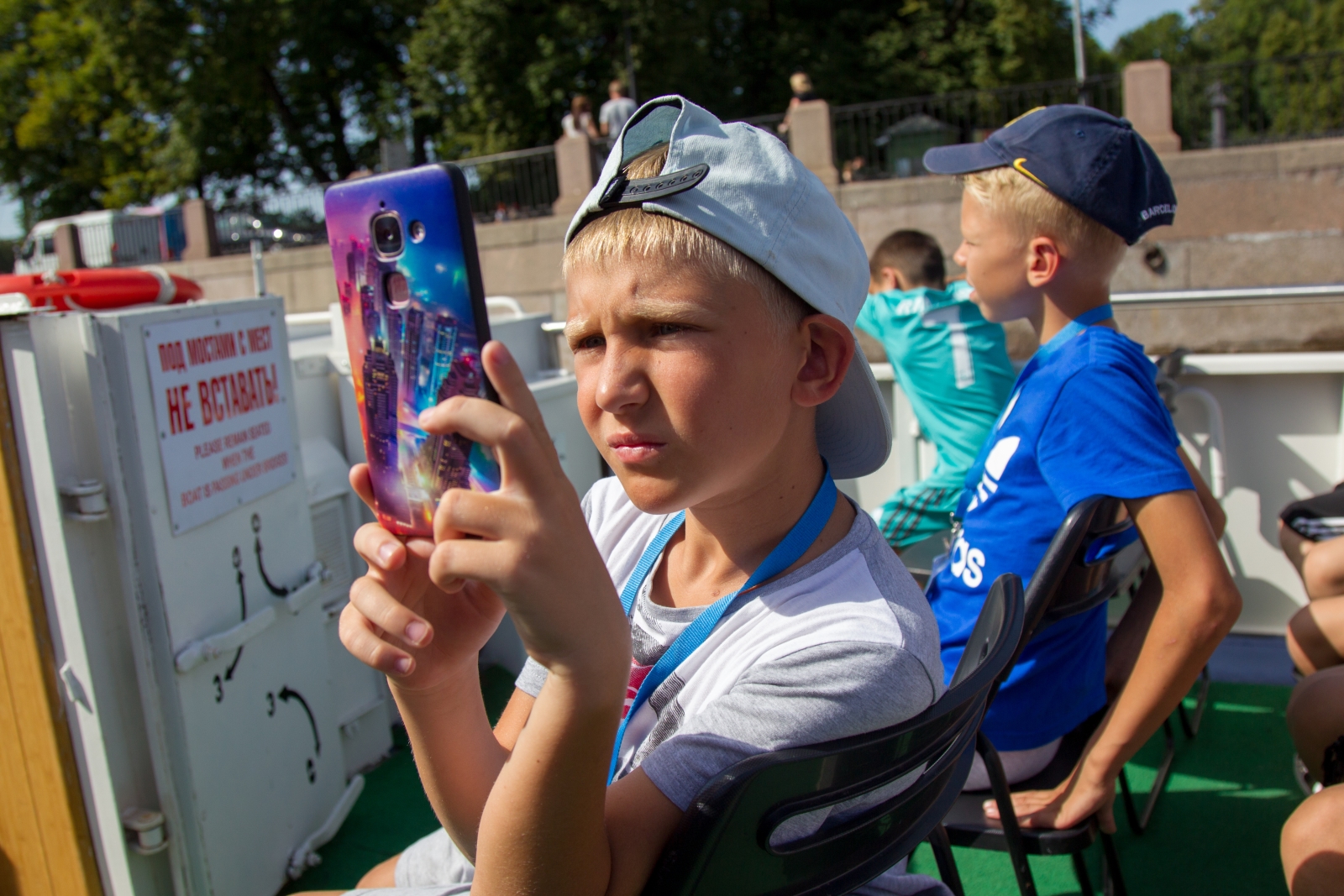 Дети из тренировочного лагеря «Газпром»-Академии на экскурсии по рекам и каналам