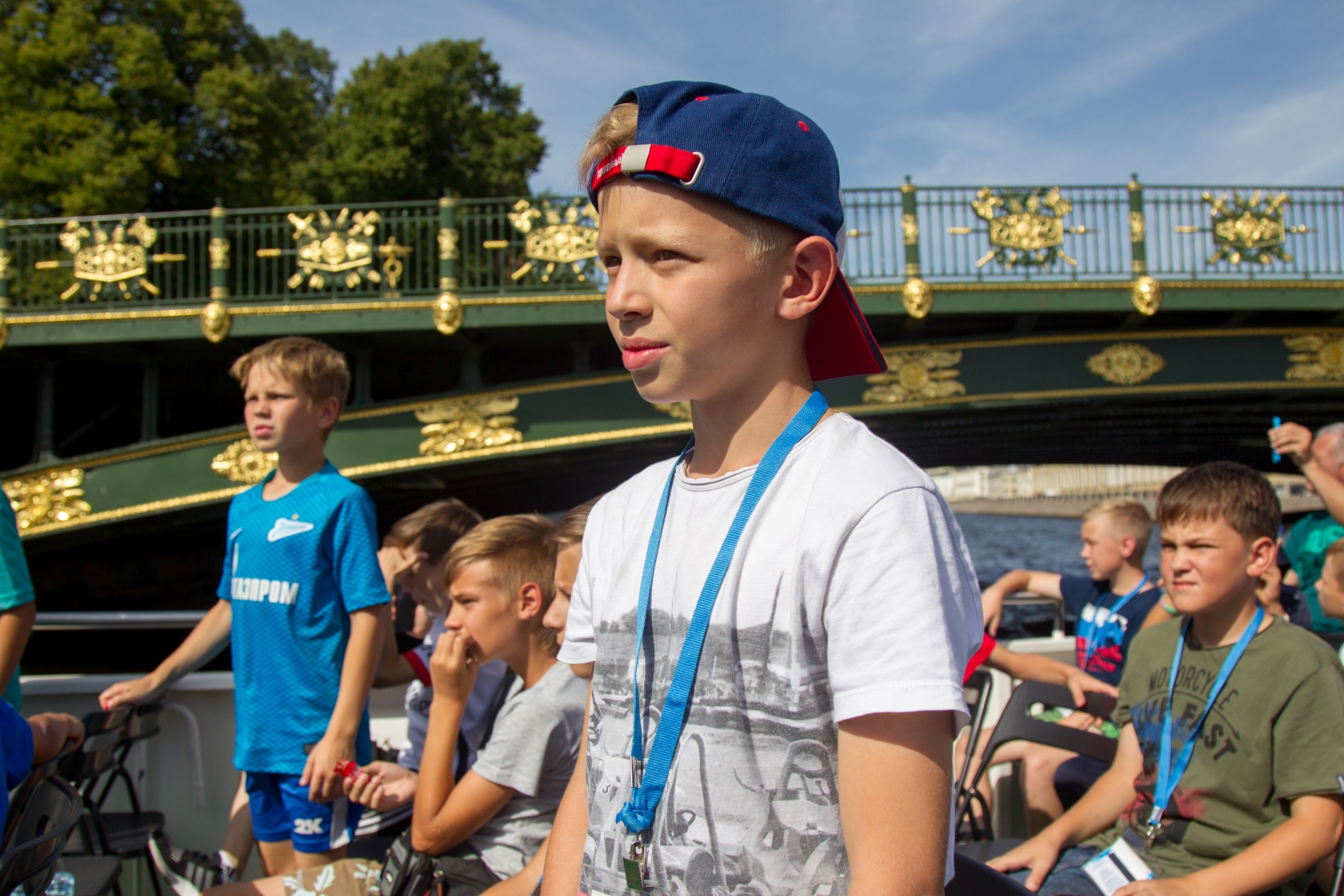 Дети из тренировочного лагеря «Газпром»-Академии на экскурсии по рекам и каналам