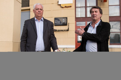 Возложение цветов к мемориальной доске Ю. А. Морозова