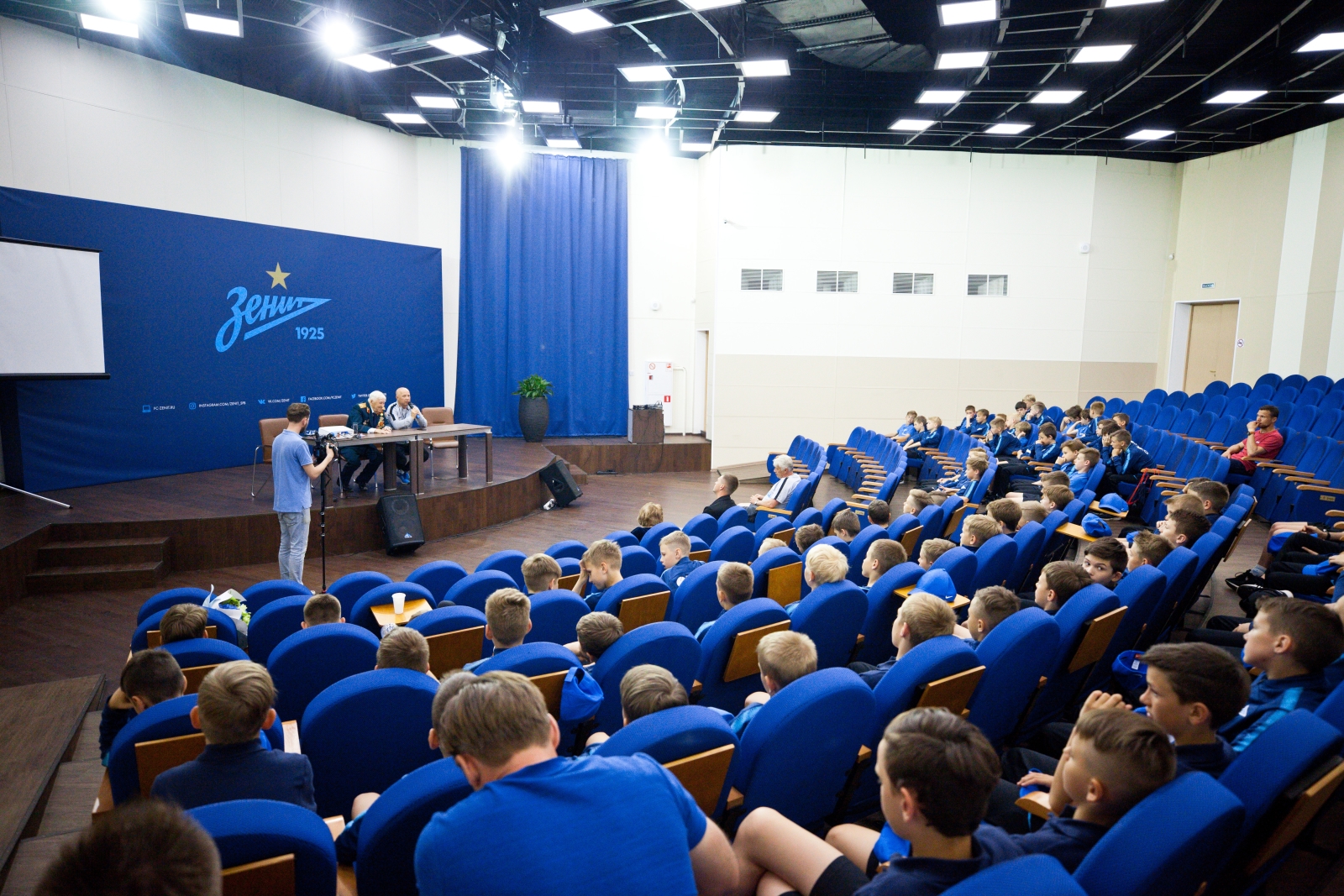 Владимир Павлович Савин провел встречу с воспитанниками Академии ФК «Зенит»