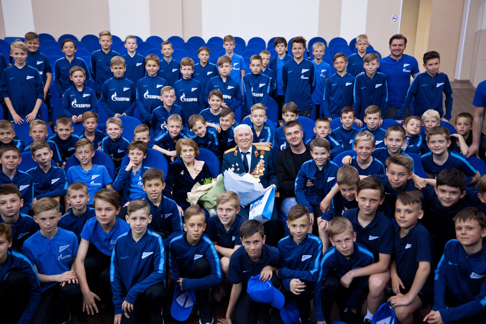 Владимир Павлович Савин провел встречу с воспитанниками Академии ФК «Зенит»