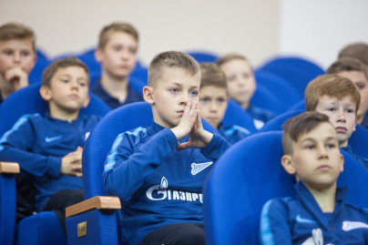 Владимир Павлович Савин провел встречу с воспитанниками Академии ФК «Зенит»