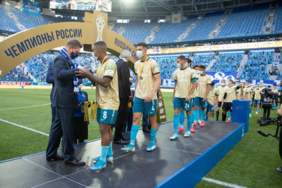 Церемония награждения команды «Зенит» золотыми медалями и кубком чемпиона России