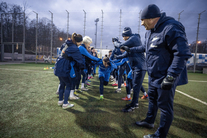 Тренировка женской команды перед матчем с «Енисеем»
