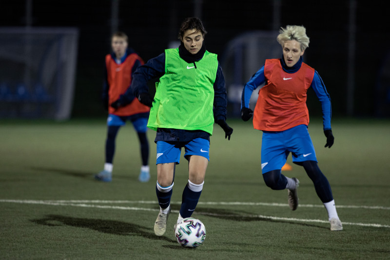 Тренировка женской команды перед матчем с «Енисеем»