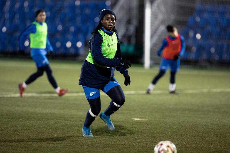 Тренировка женской команды перед матчем с «Енисеем»