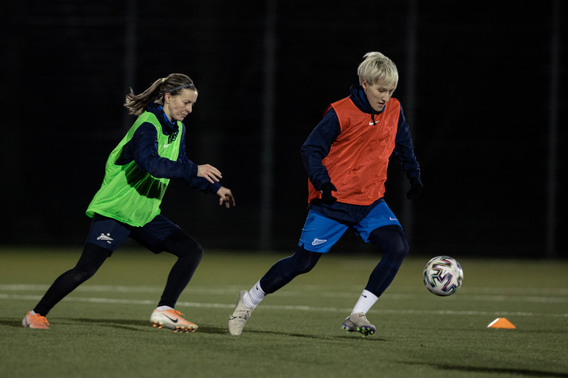 Тренировка женской команды перед матчем с «Енисеем»