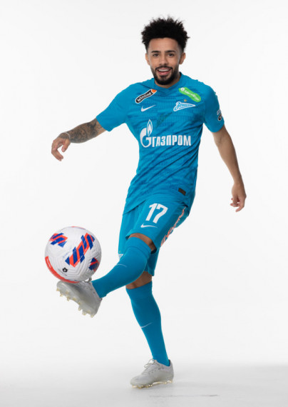 Фотосессия Клаудиньо в  игровой форме Nike сезона 2021/22