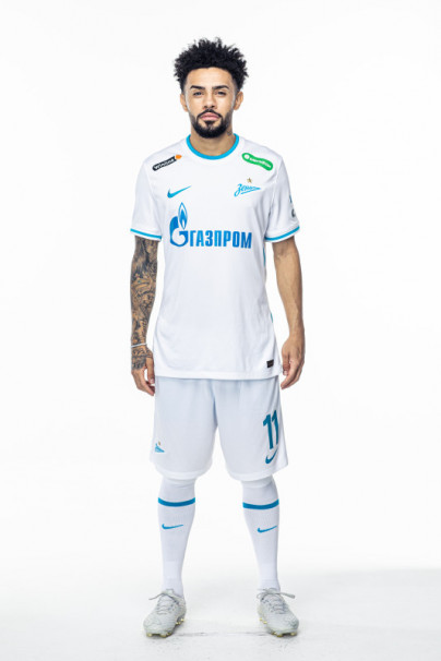 Фотосессия Клаудиньо в  игровой форме Nike сезона 2021/22