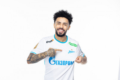 Фотосессия Клаудиньо в  игровой форме Nike сезона 2021/22