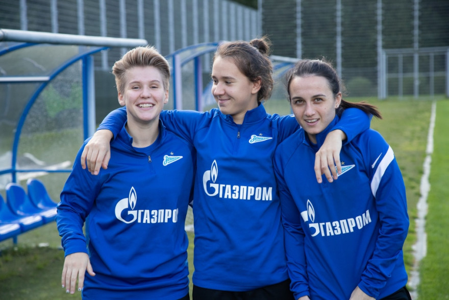 Тренировка женской футбольной команды «Зенит» в Удельном парке